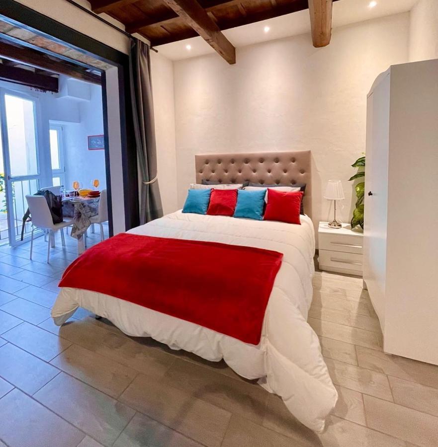 Roberto's Apartment. Piazza Santa Croce. * Florencia