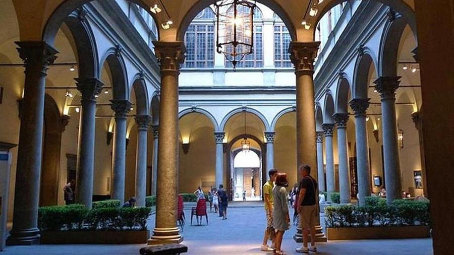 Roberto's Apartment. Piazza Santa Croce. * Florencia
