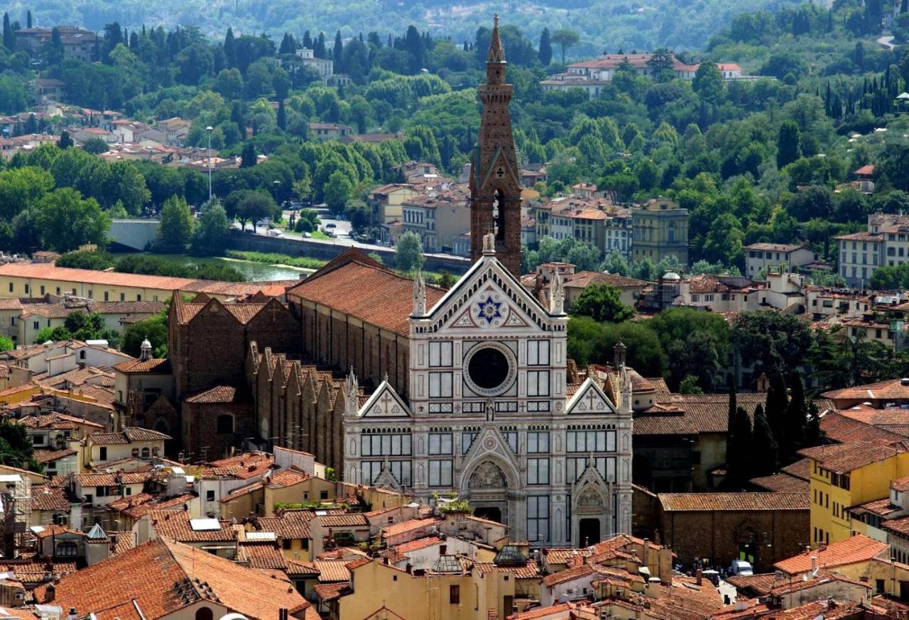 Roberto's Apartment. Piazza Santa Croce. Florencia